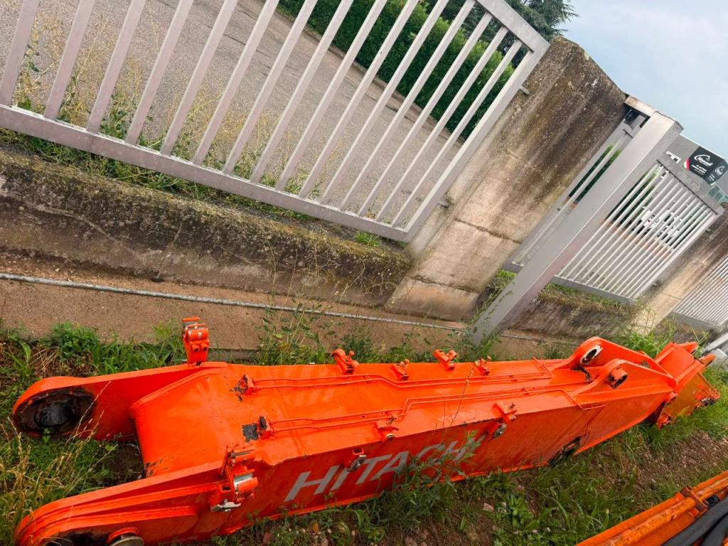 Hitachi ZX210-240 Photo 2