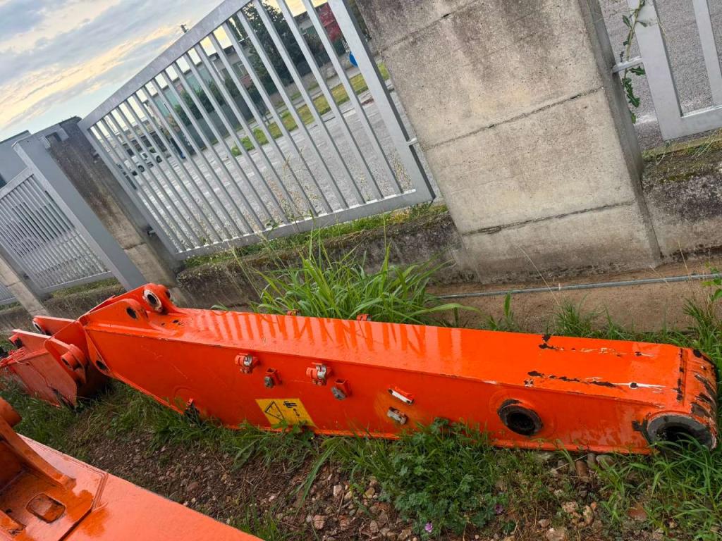 Hitachi ZX210-240 Photo 4