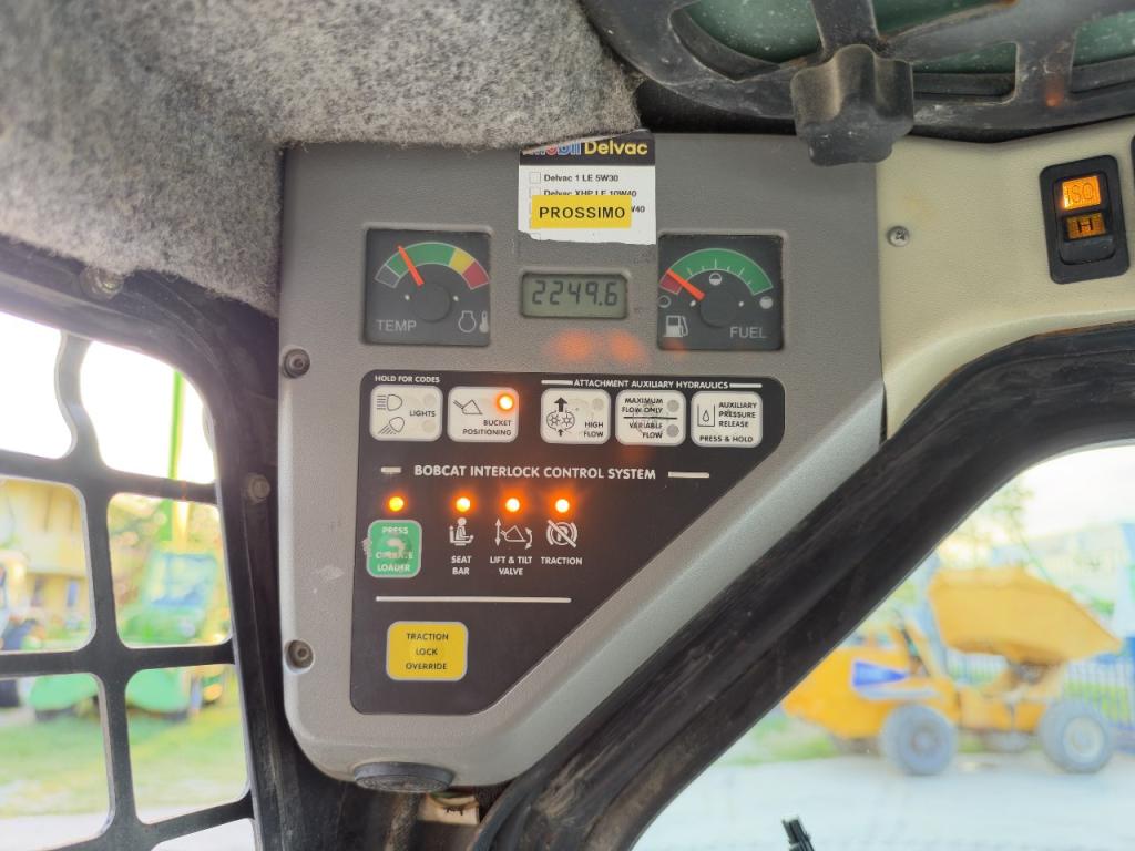 Bobcat T190 Photo 8
