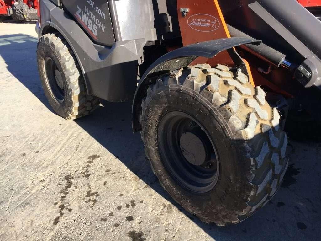 Hitachi ZW95 Photo 15
