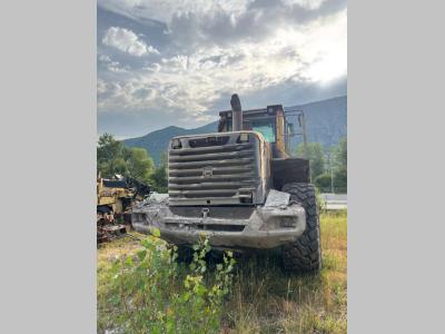 Volvo Counterweight for Volvo L180E and L180F. Photo 1