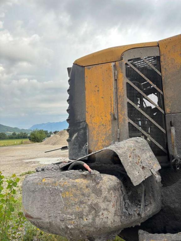 Volvo Counterweight for Volvo L180E and L180F. Photo 2