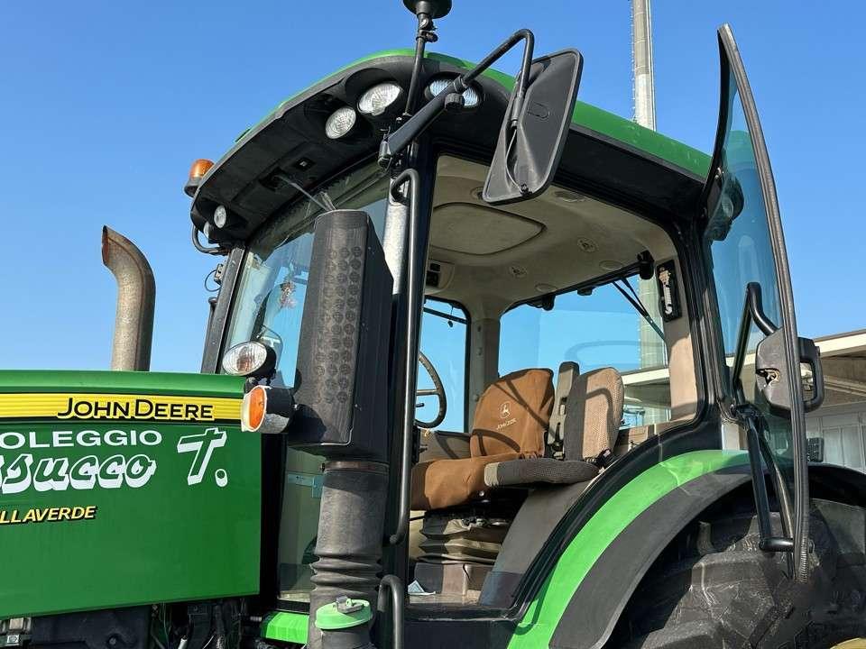 John Deere 7230R Photo 10