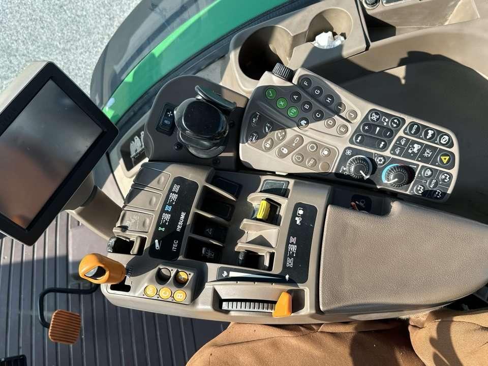 John Deere 7230R Photo 13