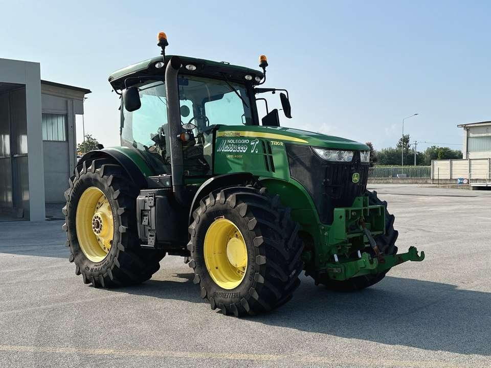 John Deere 7230R Photo 15