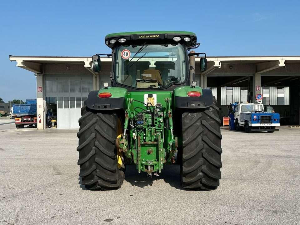 John Deere 7230R Photo 19