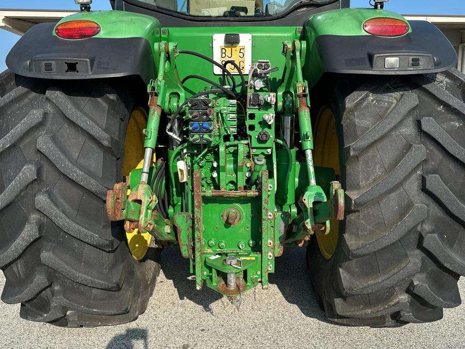 John Deere 7230R Photo 6