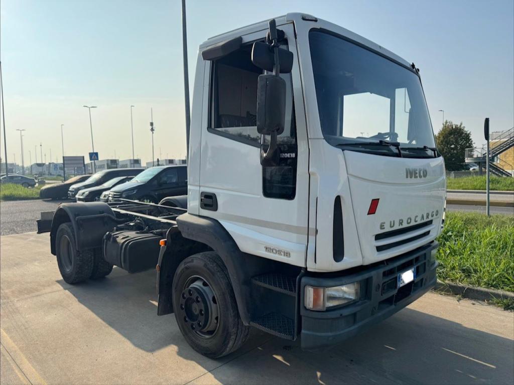 Iveco EUROCARGO 120e18 Photo 2