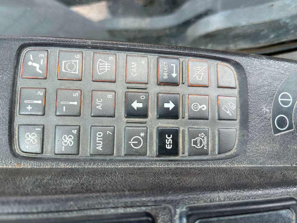 Volvo EC380DL - Automatic Greasing / Quick Coupler Photo 12