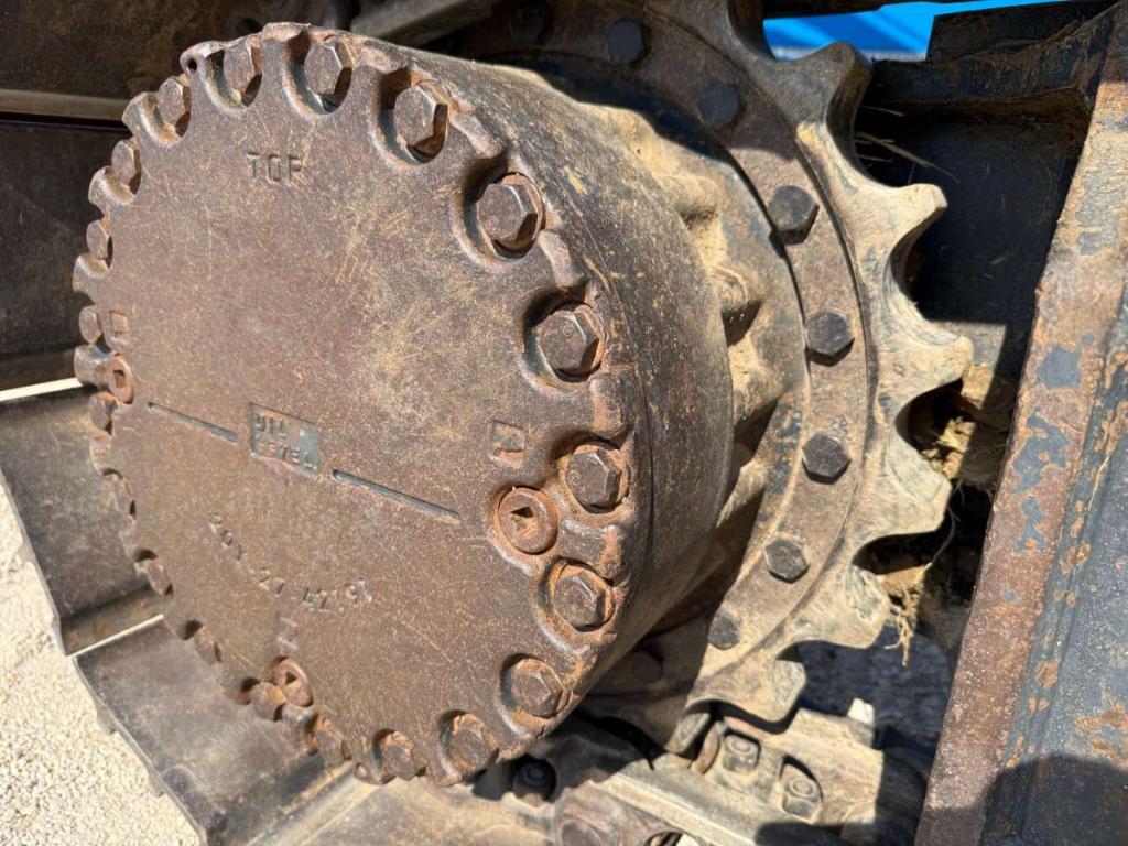 Komatsu PC210 Photo 10