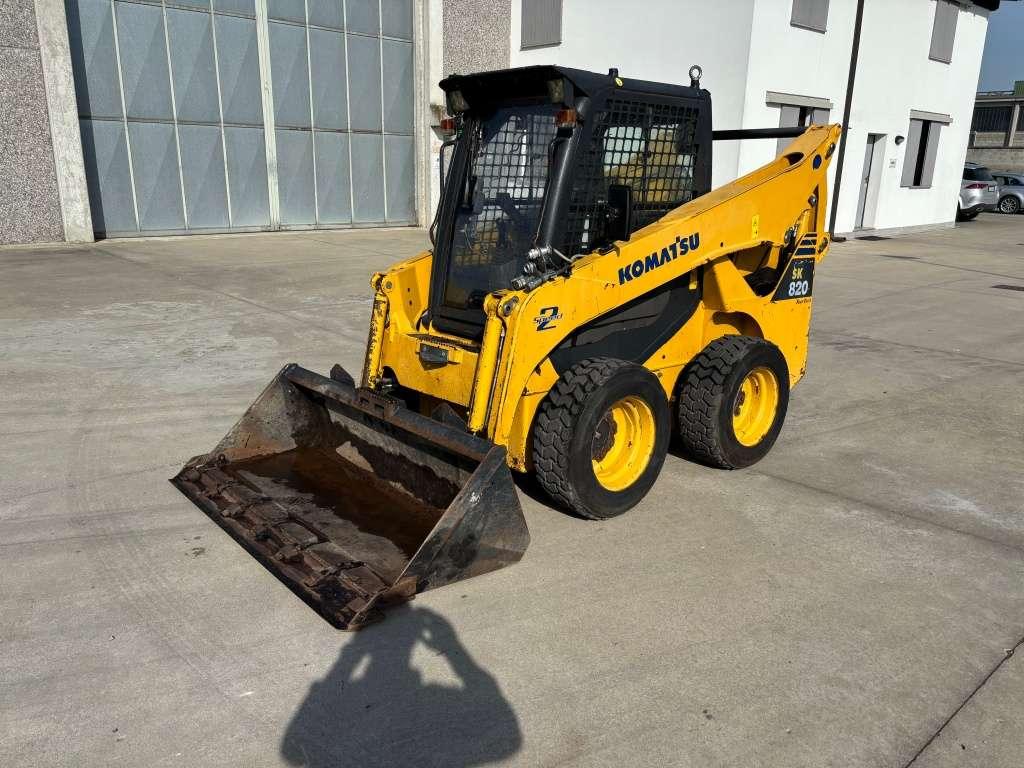 Komatsu SK 820-5E Photo 2