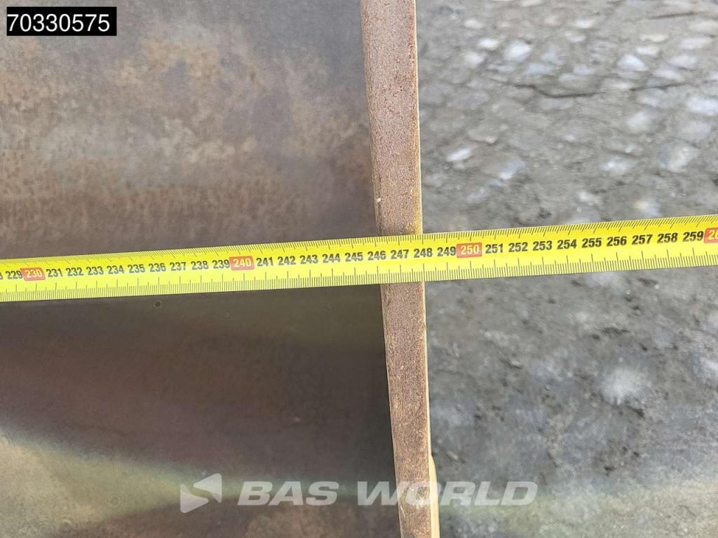 Liebherr L538 Quick Coupler Photo 18