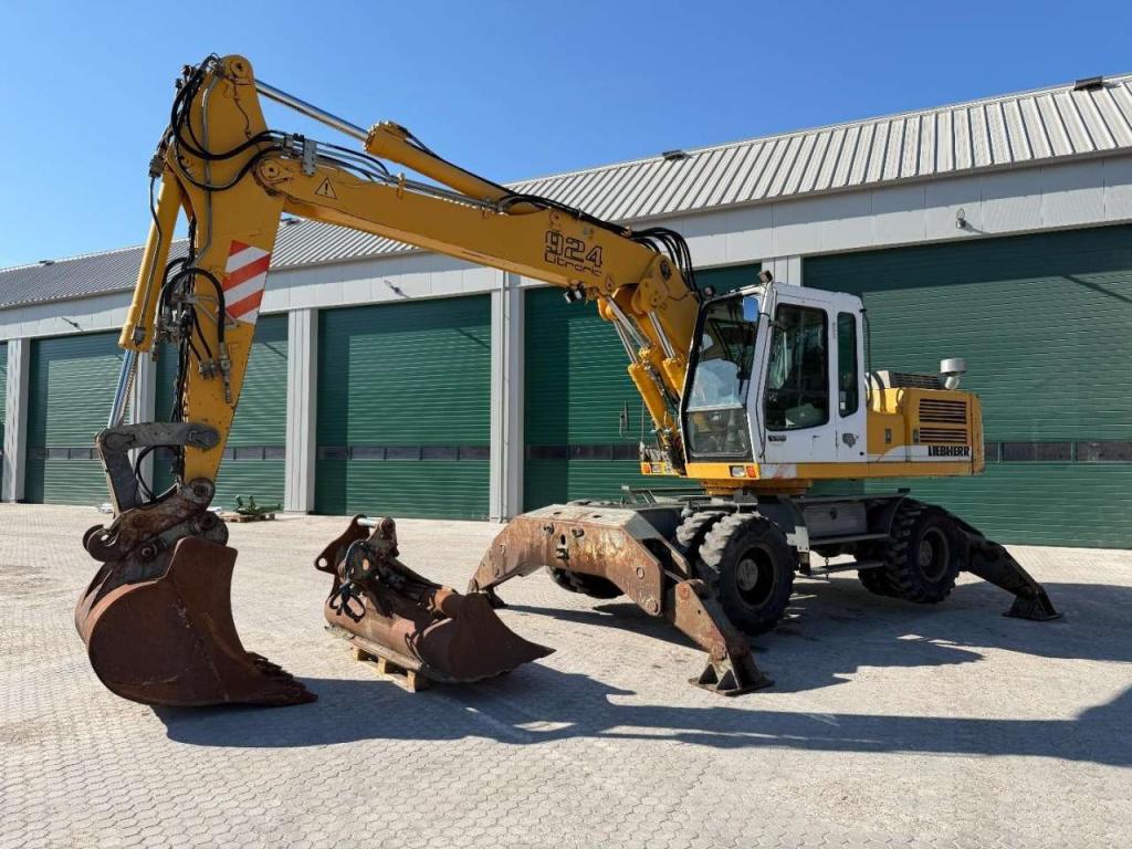Liebherr A924B Litronic 2x bucket // AIRCON // Outriggers Photo 1
