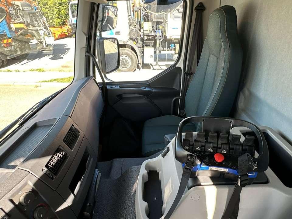 Volvo FE350 6x2 Photo 12