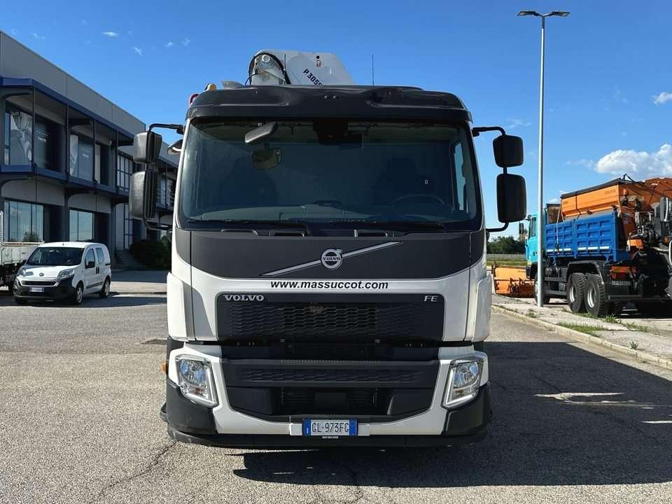 Volvo FE350 6x2 Photo 16