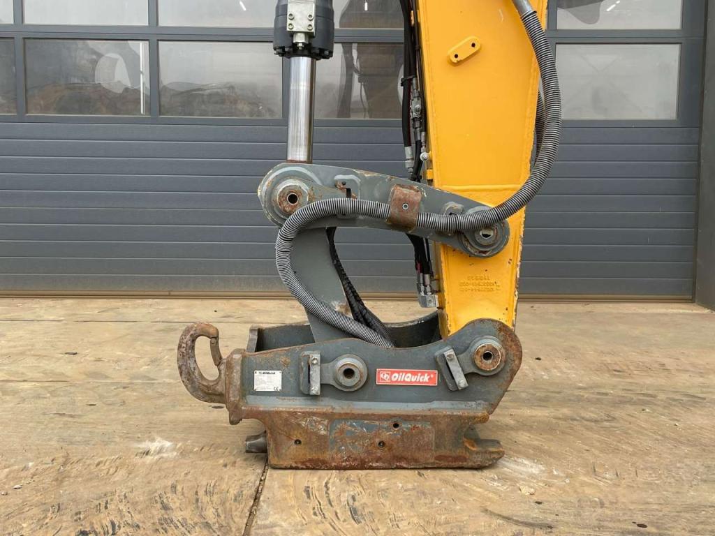 Liebherr R926LC Photo 10