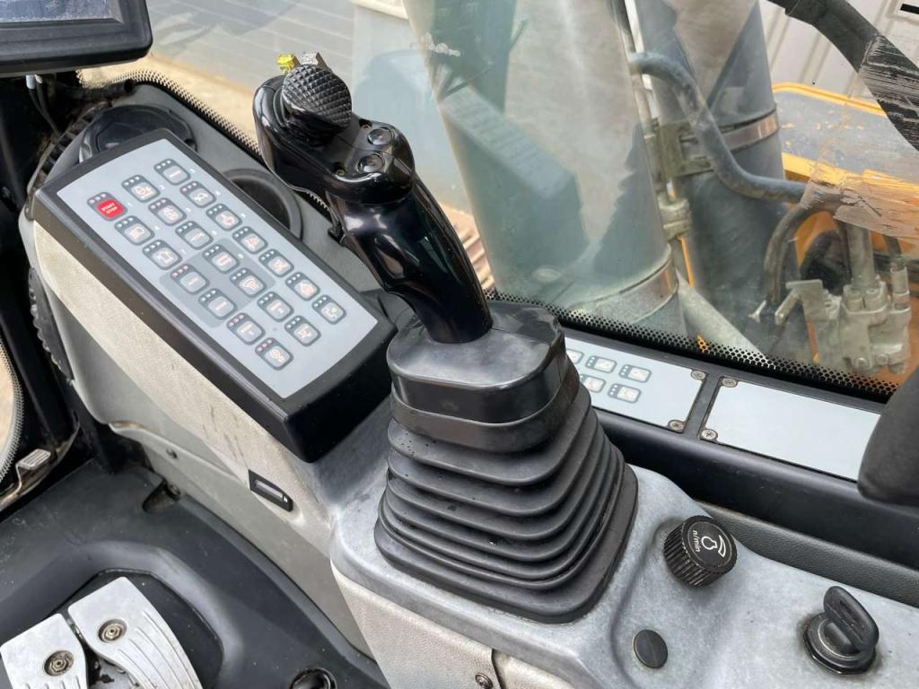Liebherr R926LC Photo 13