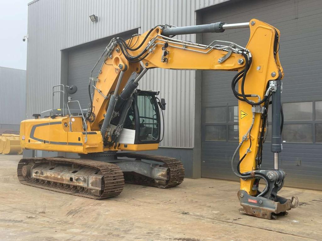 Liebherr R926LC Photo 6