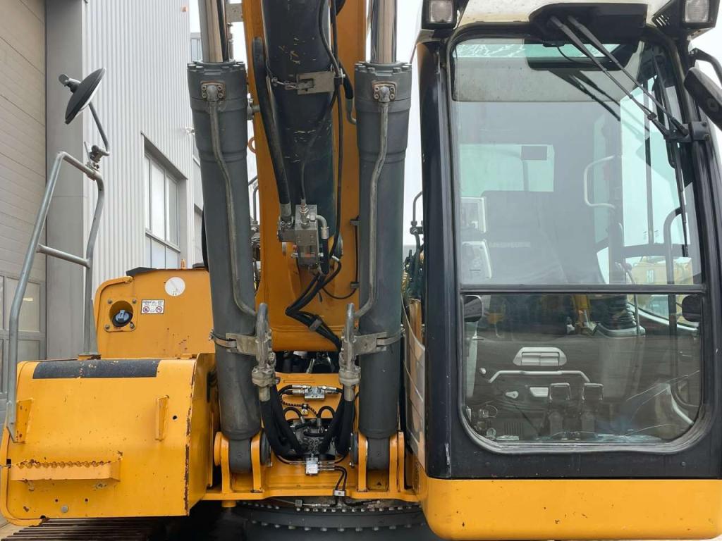 Liebherr R926LC Photo 8