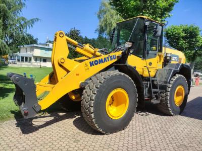 Komatsu WA270-8 Photo 1
