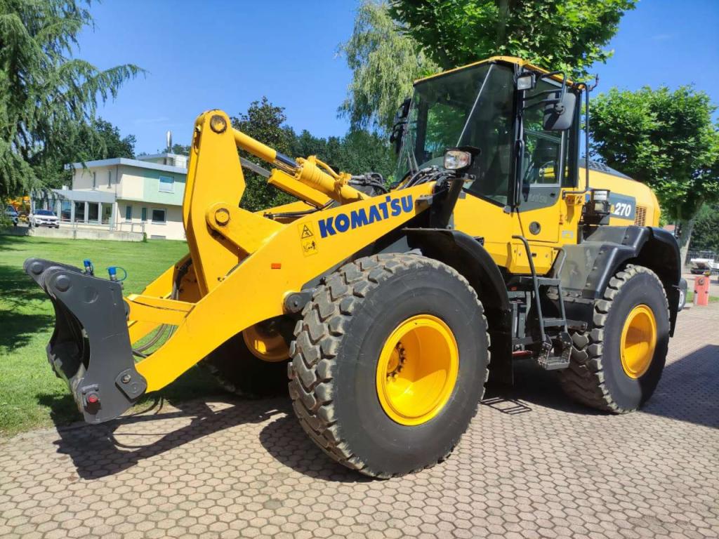 Komatsu WA270-8 Photo 1