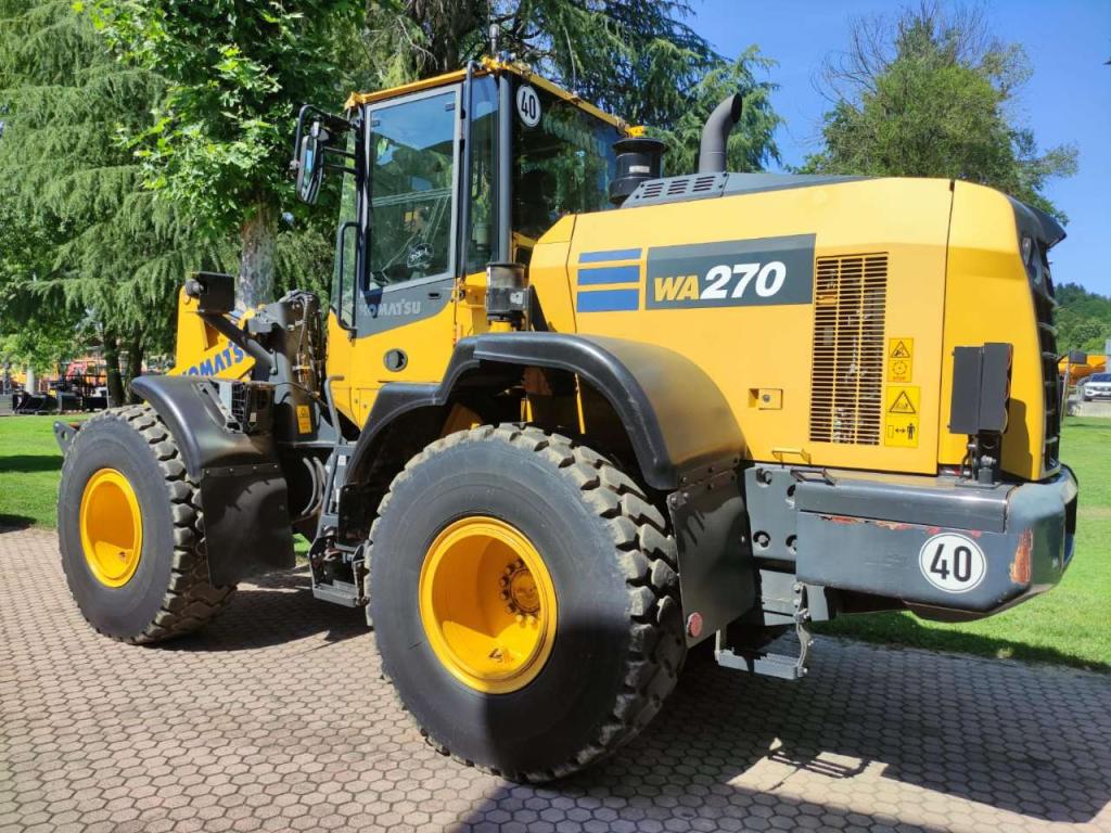 Komatsu WA270-8 Photo 2