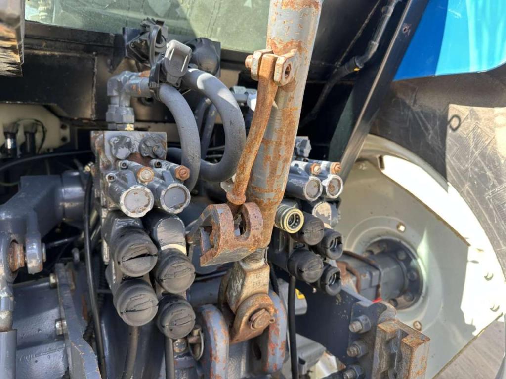 New Holland TS 90 Photo 23
