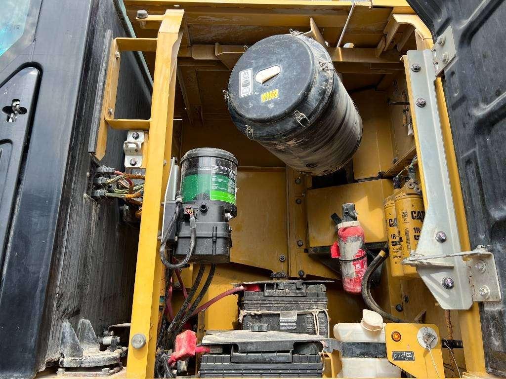 Caterpillar 352F Photo 17