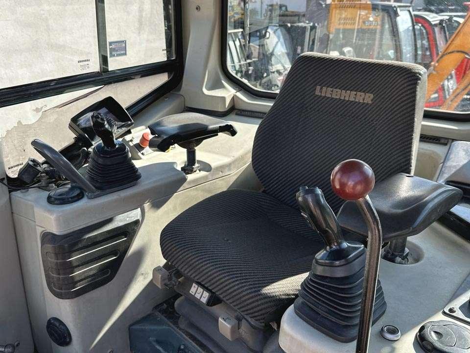 Liebherr PR 734 LGP Photo 13