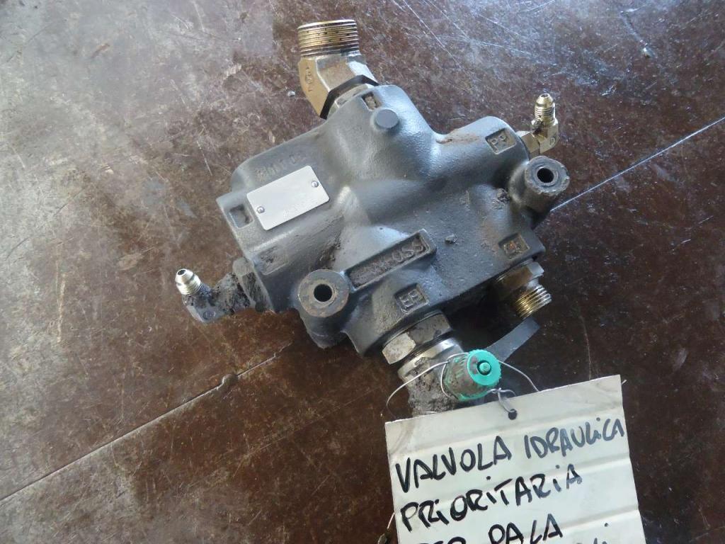 Soupape hydraulique pour Fiat Hitachi W130 - (PRIORITARIA) Photo 1