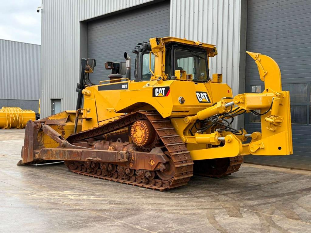 Caterpillar D8T Photo 3