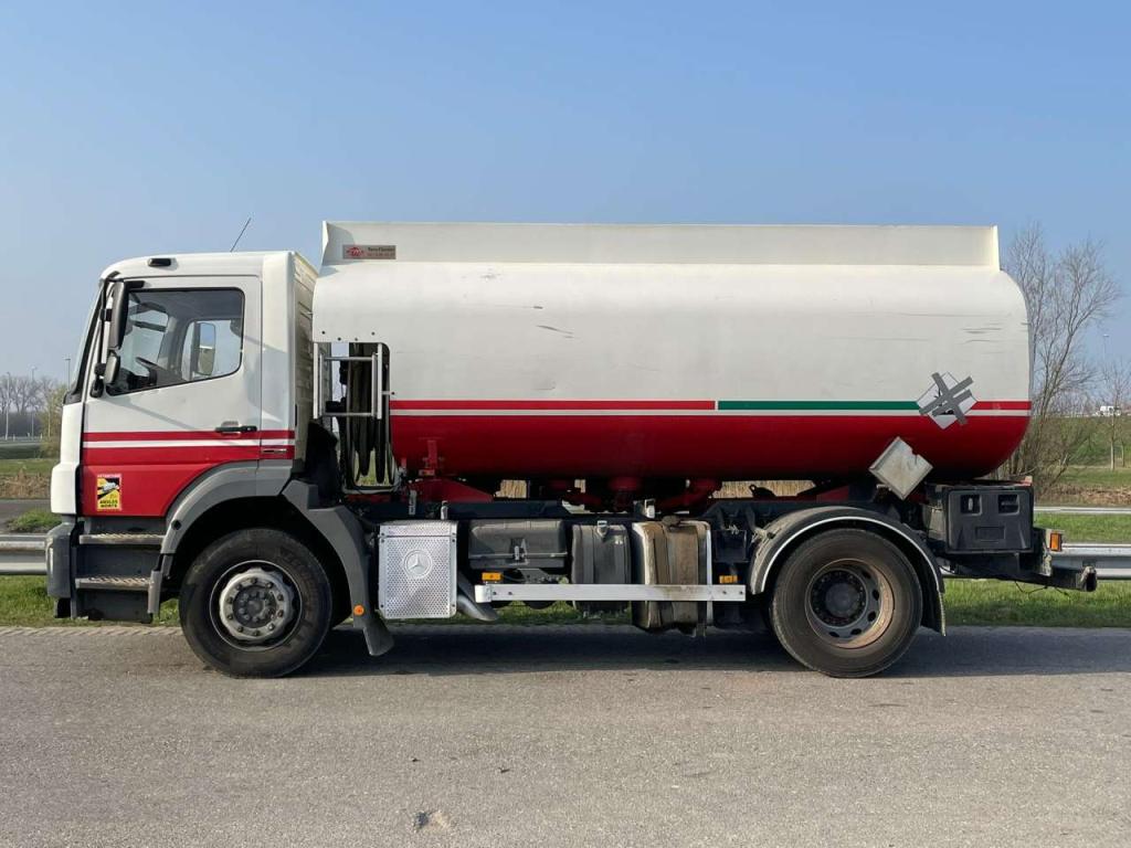 Mercedes-Benz 1829 Axor Photo 2
