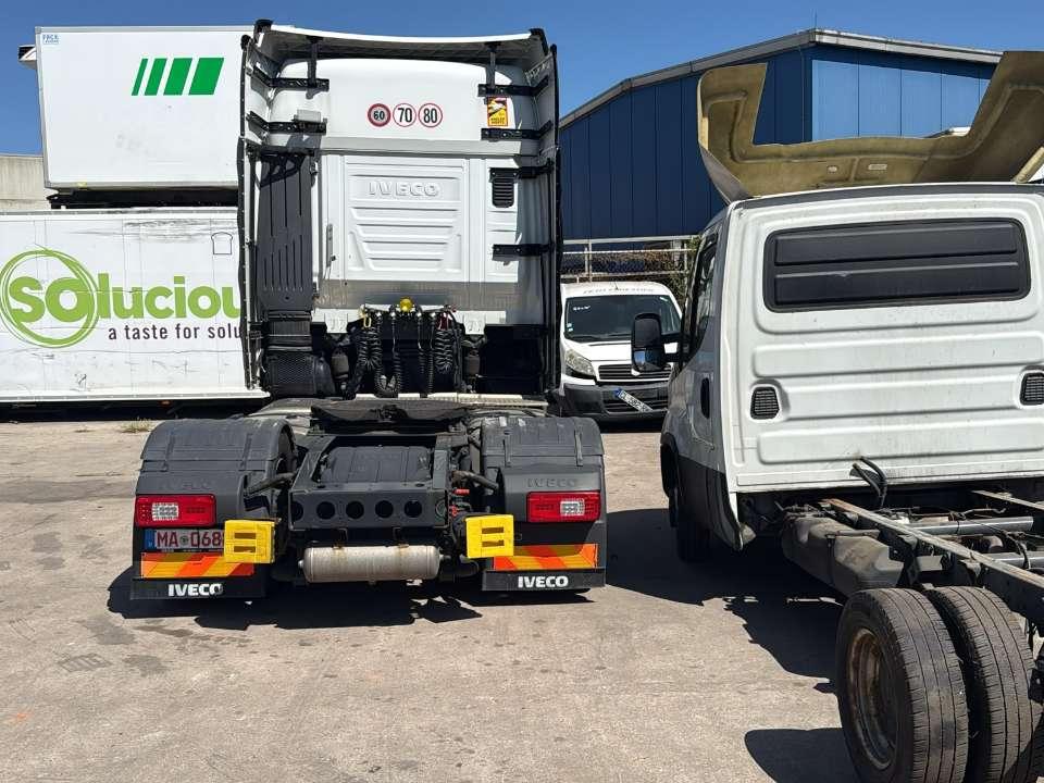 Iveco S-WAY S490 Photo 15