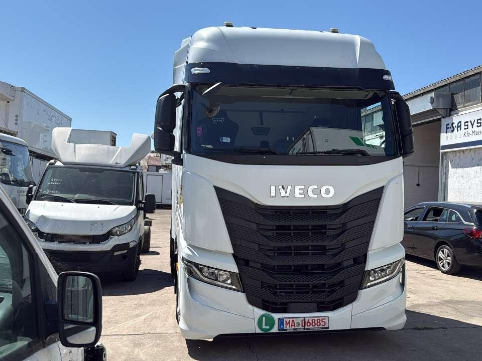 Iveco S-WAY S490 Photo 18