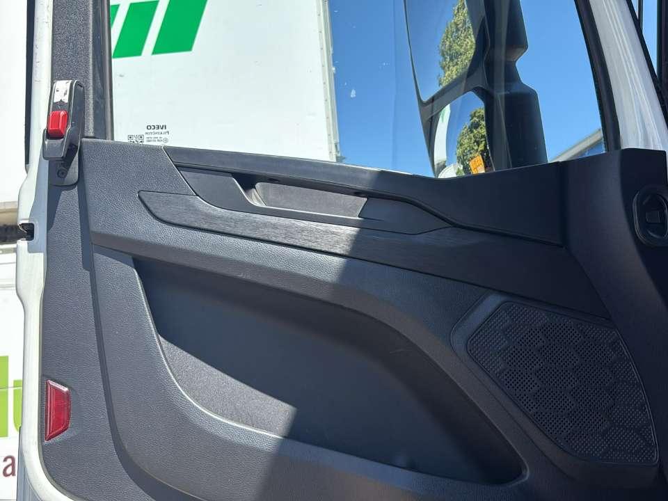 Iveco S-WAY S490 Photo 23