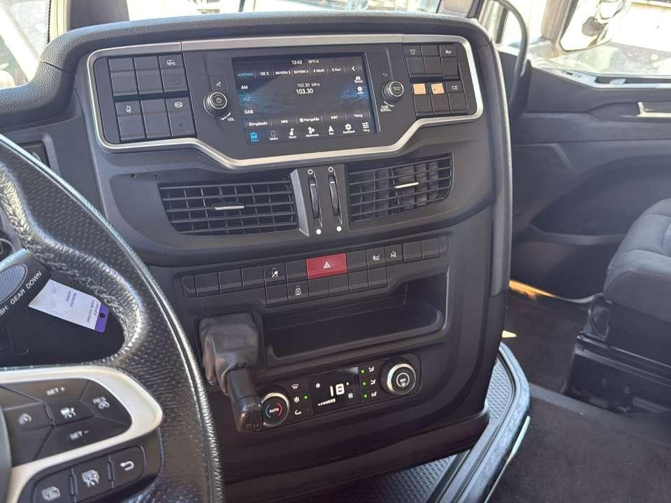 Iveco S-WAY S490 Photo 28
