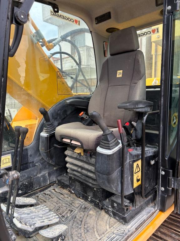 JCB JS235 Photo 15