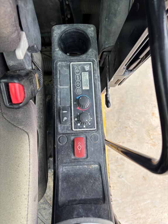 JCB JS235 Photo 18