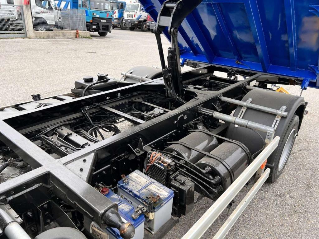 Nissan 75-18 Photo 15