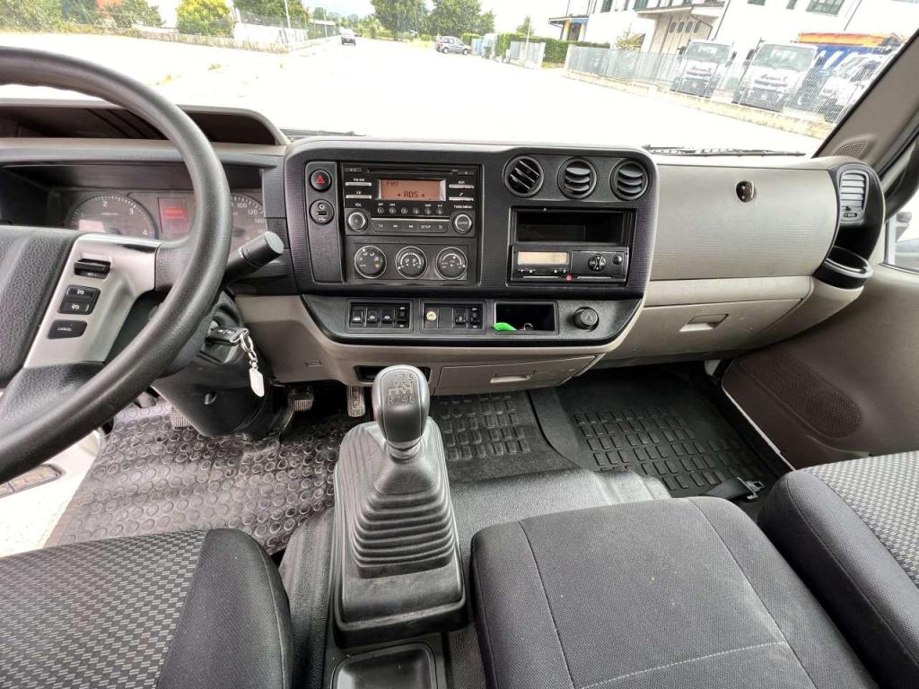 Nissan 75-18 Photo 6