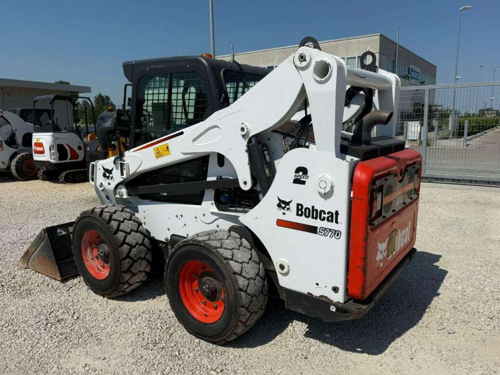 Bobcat S770 Photo 3