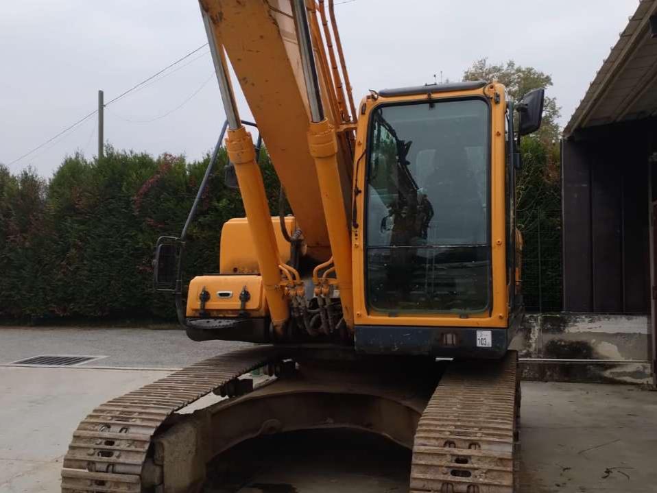 Hyundai Robex 220NLC-9A Photo 2