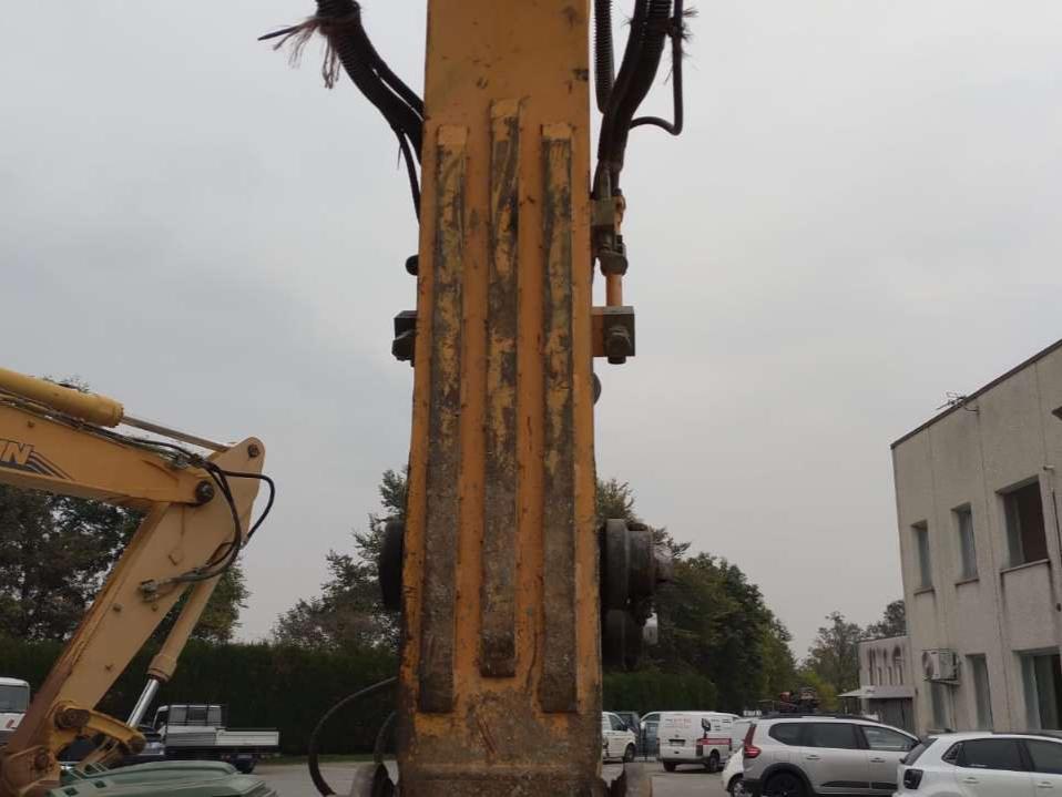 Hyundai Robex 220NLC-9A Photo 4