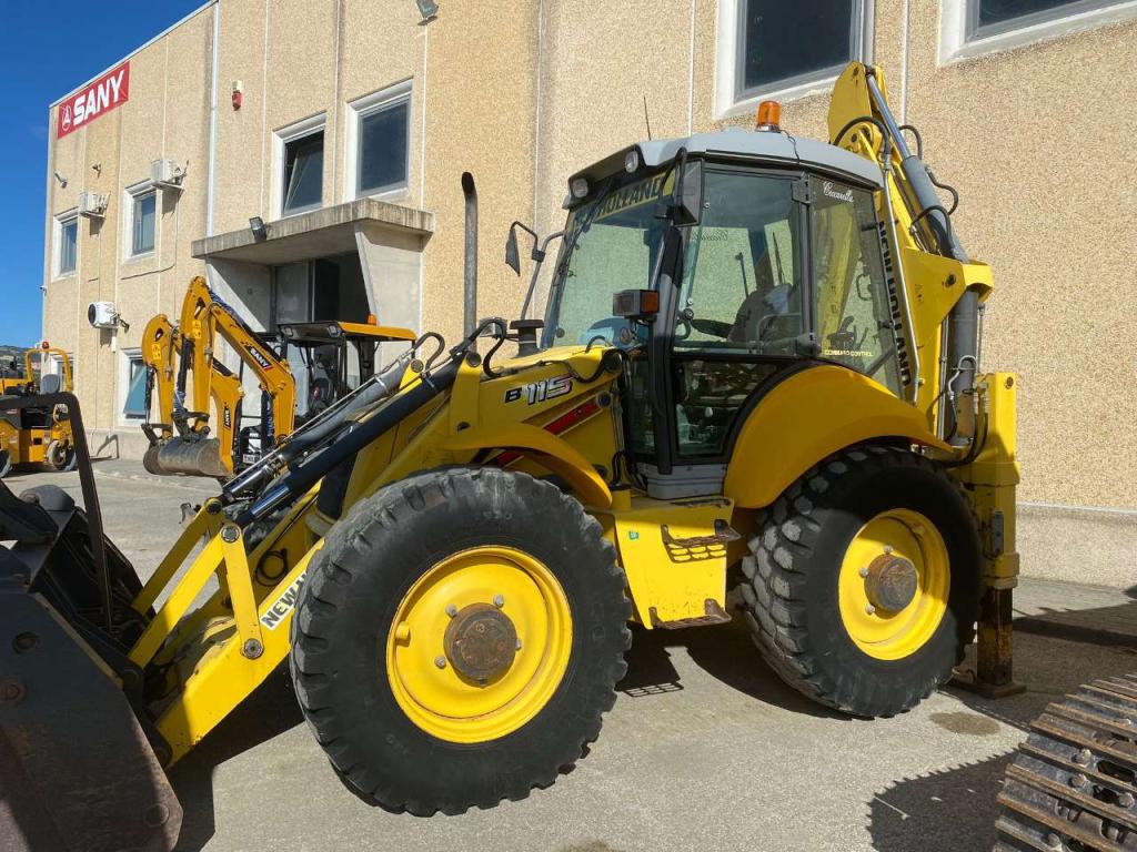 New Holland B115 Photo 2