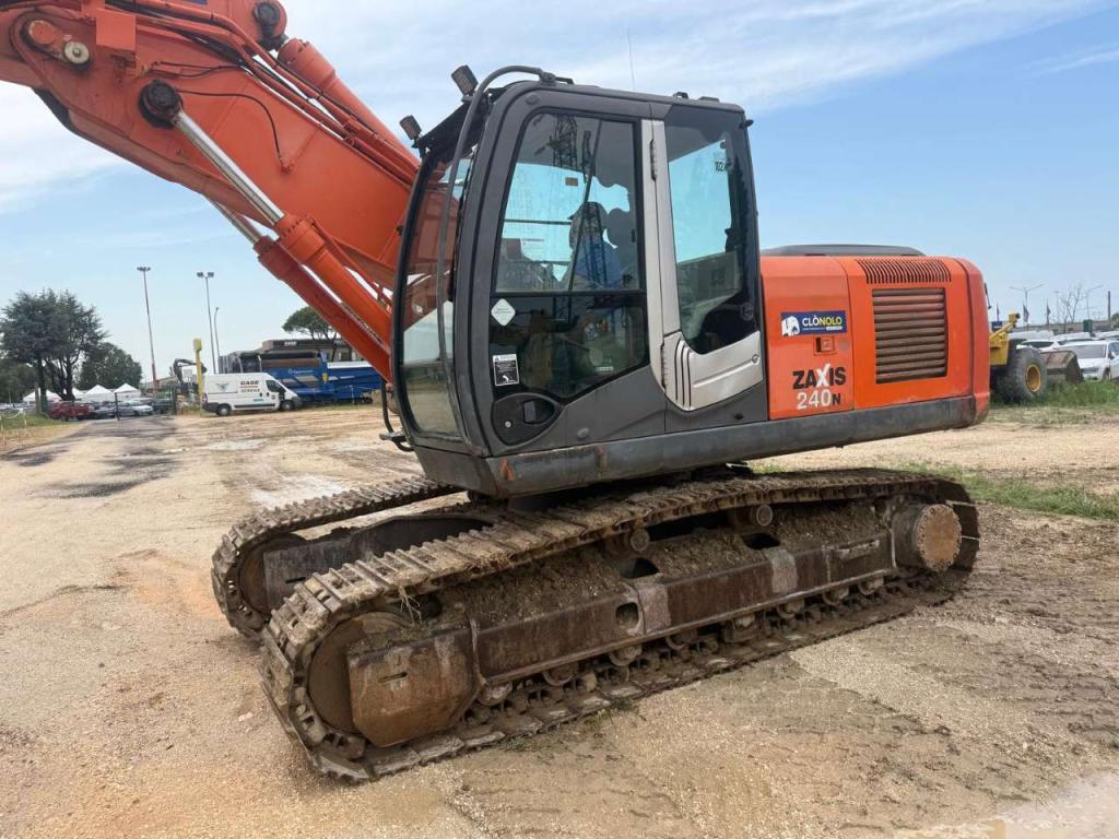 Hitachi Zaxis 240N Photo 3