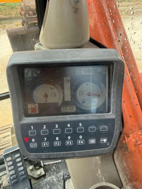 Hitachi Zaxis 240N Photo 5