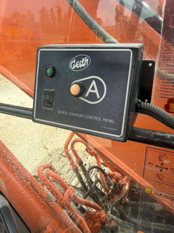 Hitachi Zaxis 240N Photo 6