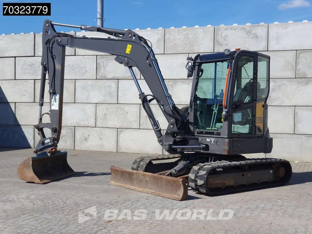 Volvo ECR58 F A/C - 3 Buckets Photo 3