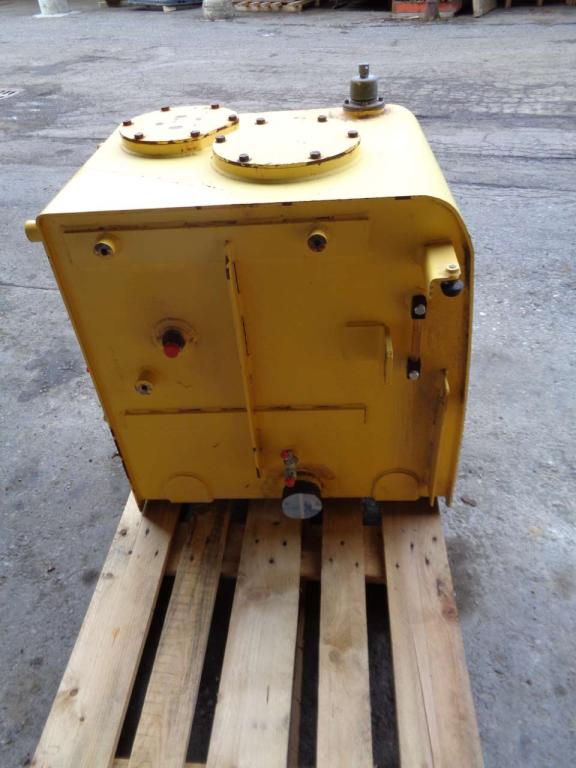 Réservoir de huile pour New Holland E 385 B Photo 2