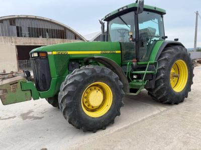 John Deere 8200 en vente par Commerciale Adriatica Srl